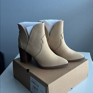Women Beige  Ankle Boots V cutout pointed Heels Zipper Winter Western Size 7